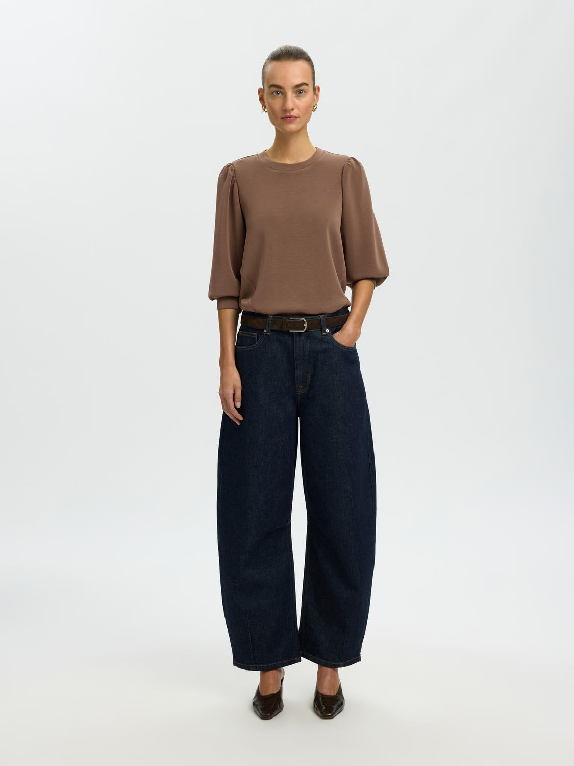 model_shot-front_full